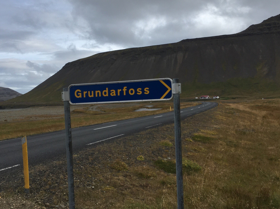 Grundarfoss Waterfall-格伦达菲厄泽必去景点