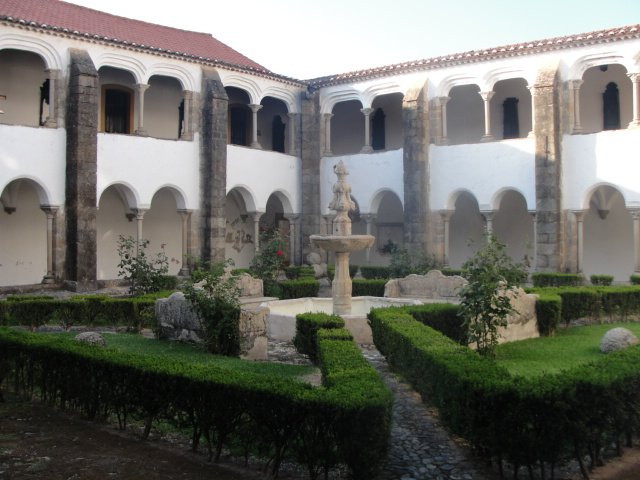 Claustros existentes no convento anexo à Igreja de São Bernardo景点图片