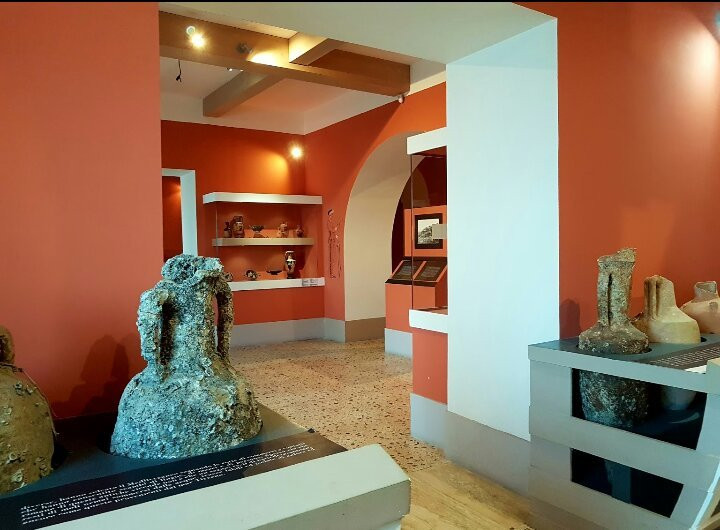 Palazzo Civico delle Arti-阿格罗波利必去景点