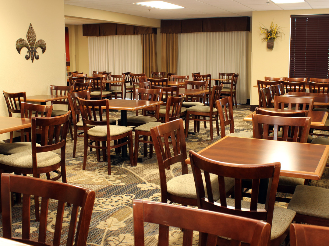 巴灵顿套房酒店主图