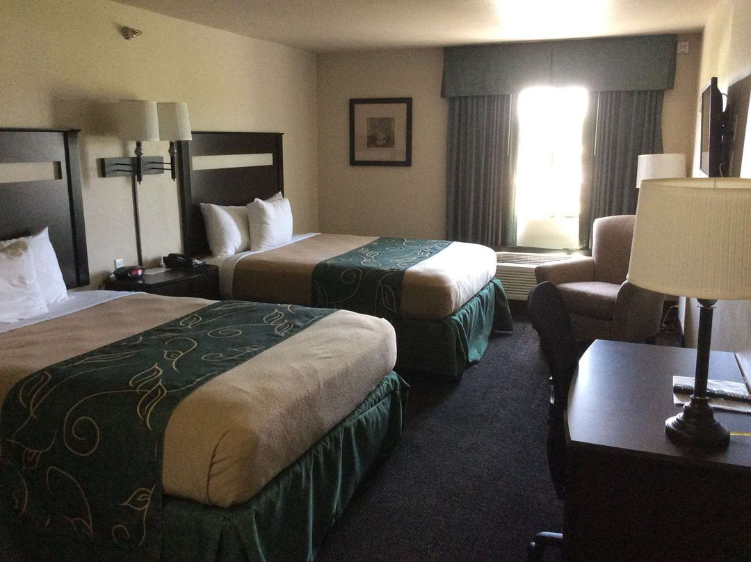 Travelodge by Wyndham Livonia主图