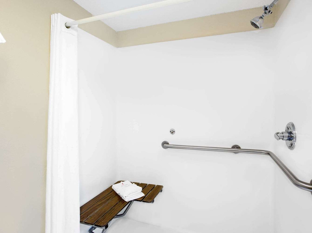 Super 8 by Wyndham Whiteville主图