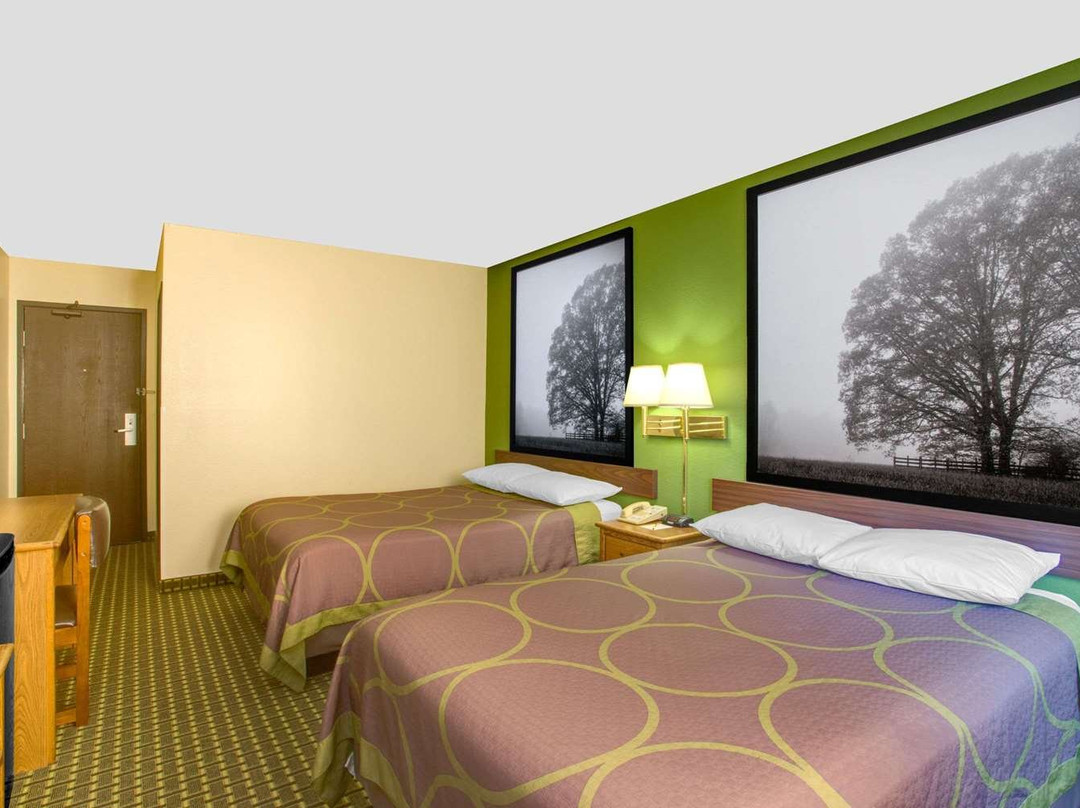 拉德福德速8酒店主图