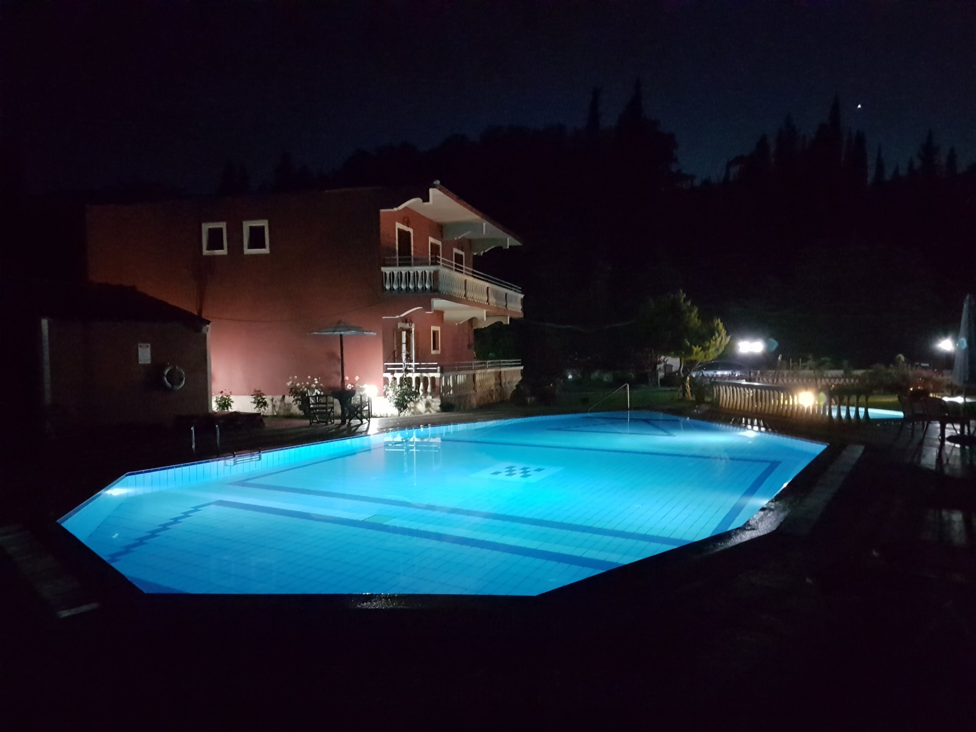 Haroula Apartments-泳池