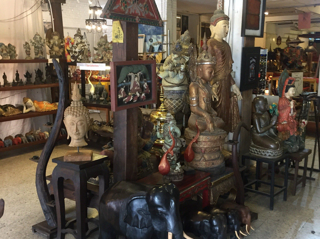 Dan’s Collections景点图片