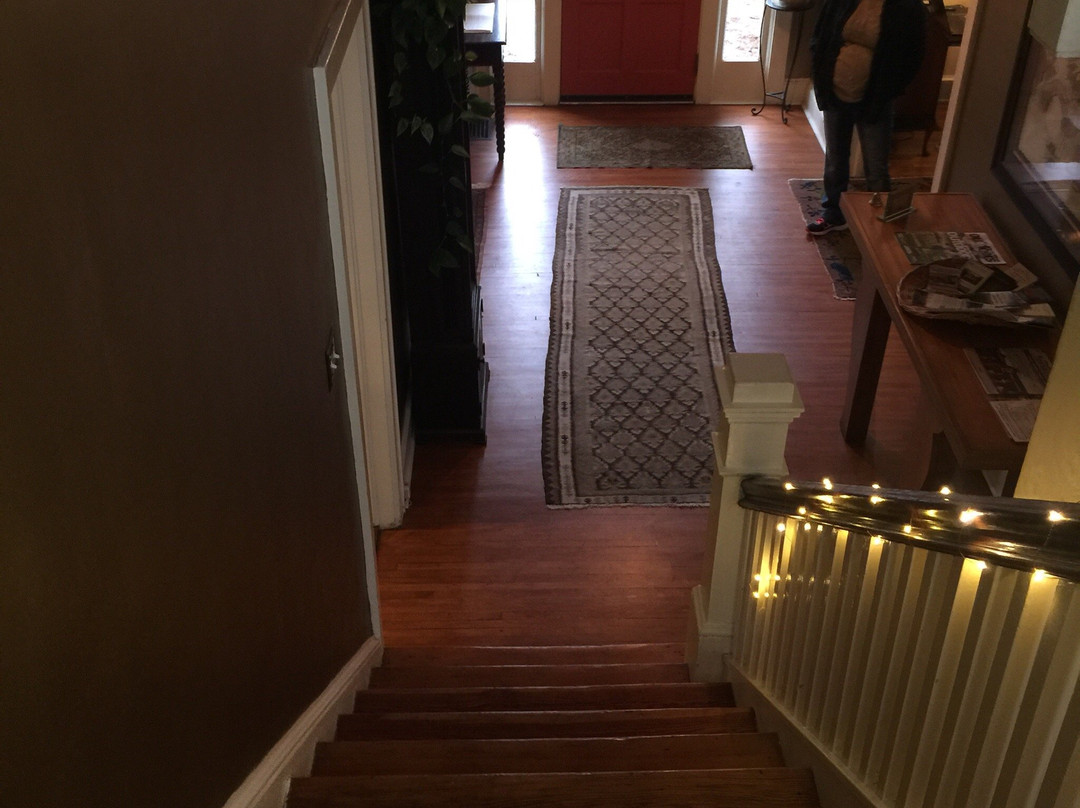 The Belle Of Hot Springs主图