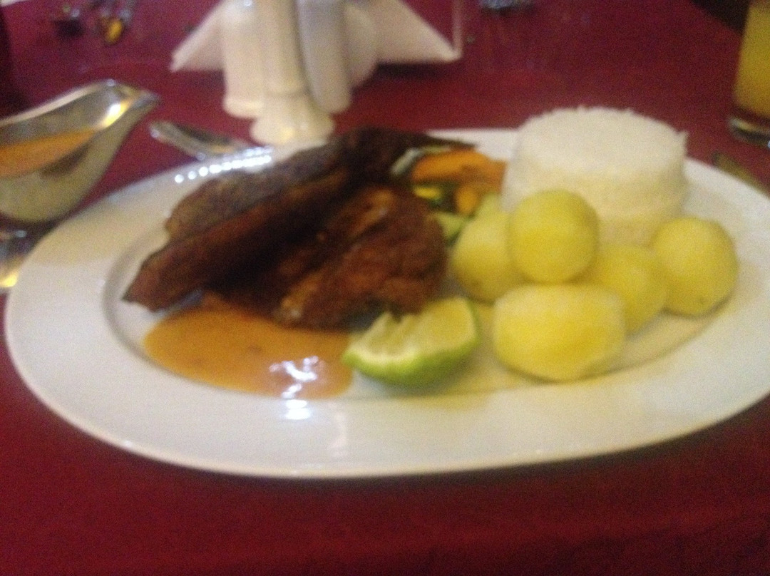 Golden Courts Hotel主图