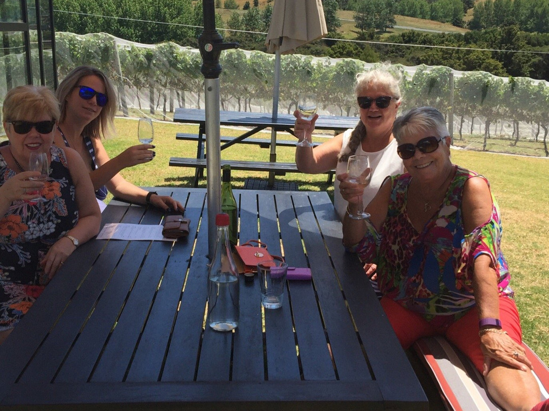 Te Whai Bay Wines景点图片