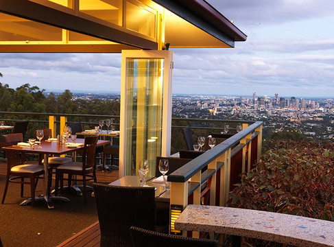 Summit Restaurant & Bar主图