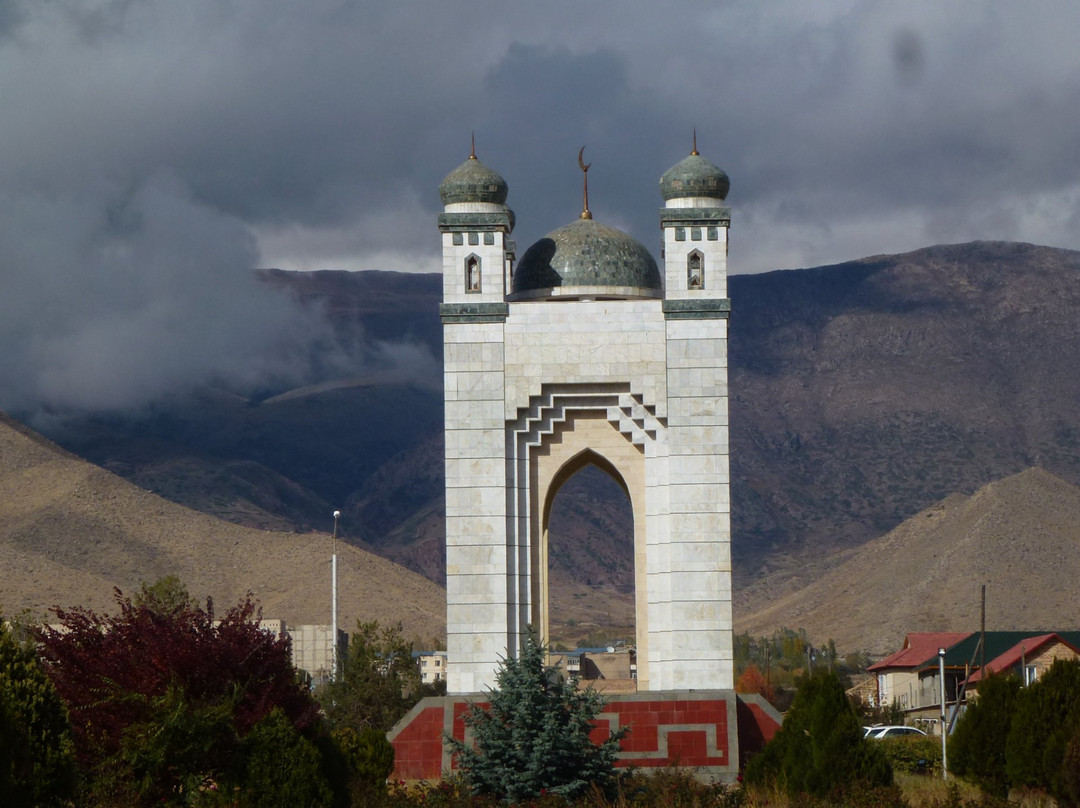 Oluya Cholpon Ata Mausoleum-乔尔蓬阿塔必去景点