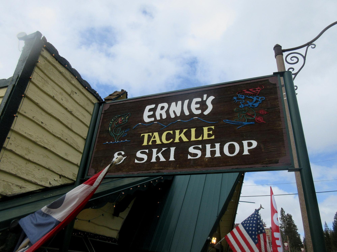 Ernie's Tackle & Ski Shop-六月湖必去景点