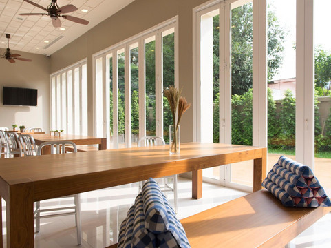 西亚梅子旅馆主图