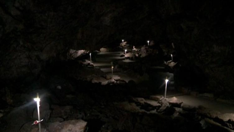 Cave Karaulnaya景点图片