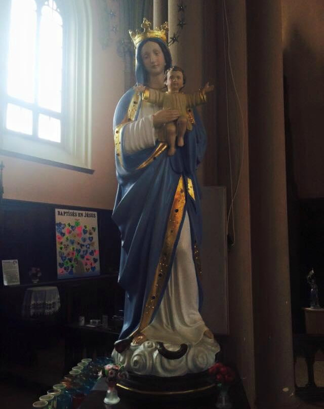 A l'eglise La Nativite de Notre-Dame景点图片