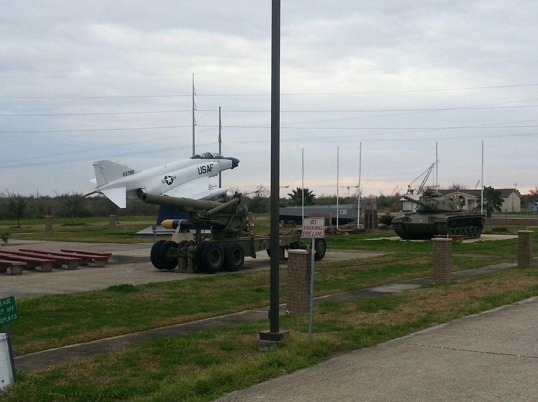 The Veterans Memorial Park & Bridge景点图片