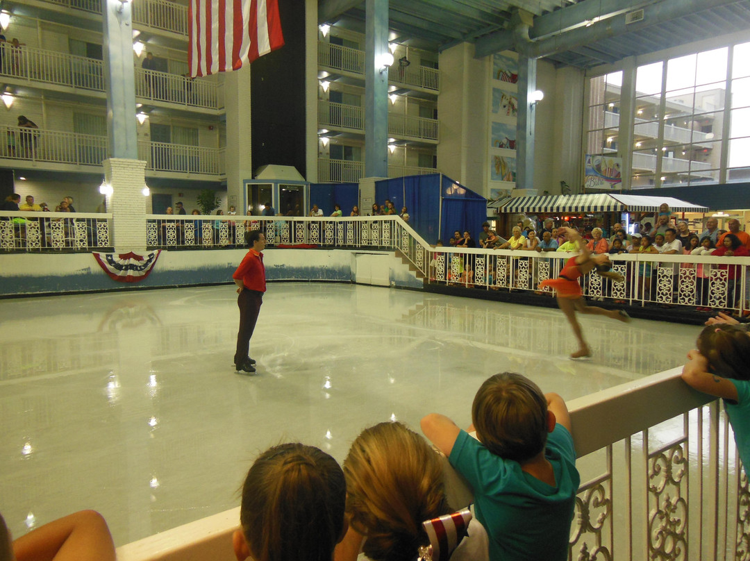 Carousel Ice Skating Rink-大洋城必去景点