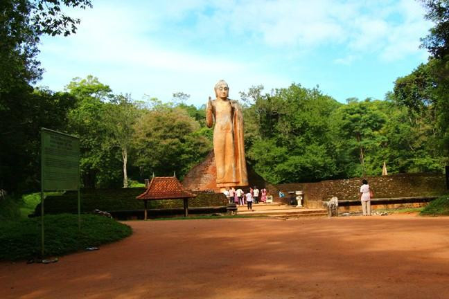 Maligawila Buddha Statue-Buttala必去景点