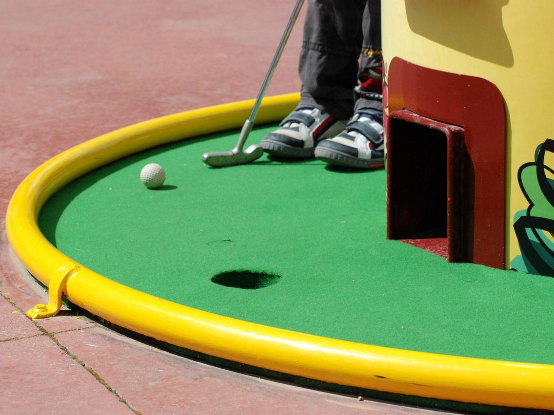 Bowling Golf-卡莱利亚必去景点