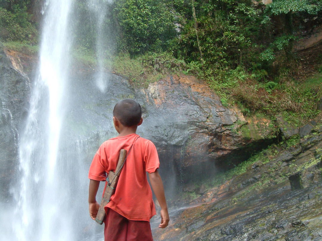 Cunca Rami Waterfall景点图片