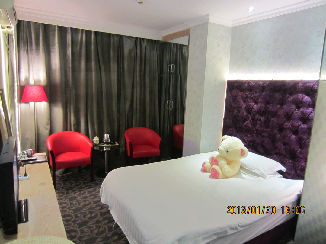 九久假日酒店主图