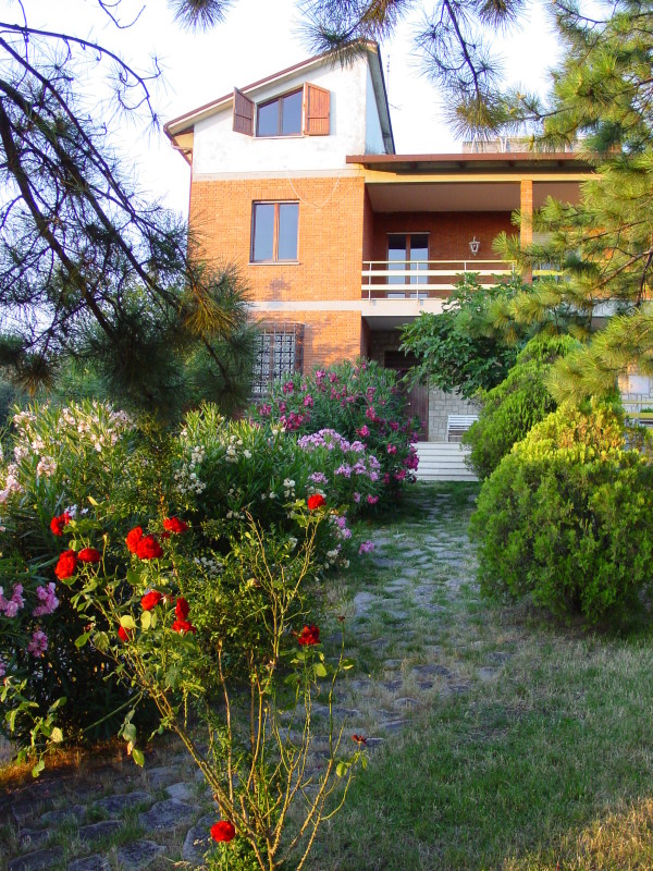 B & B Montefalco-官方