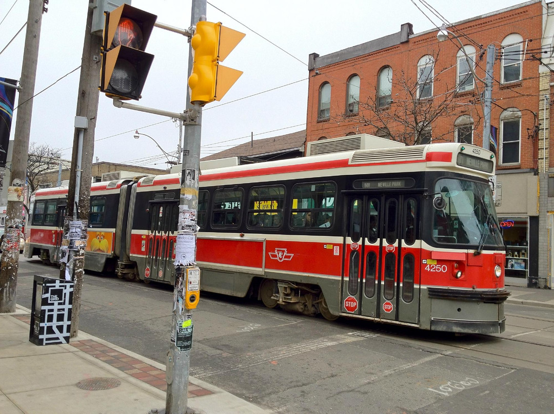 皇后街-多伦多必去景点