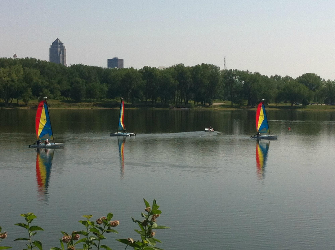 Gray's Lake Park景点图片
