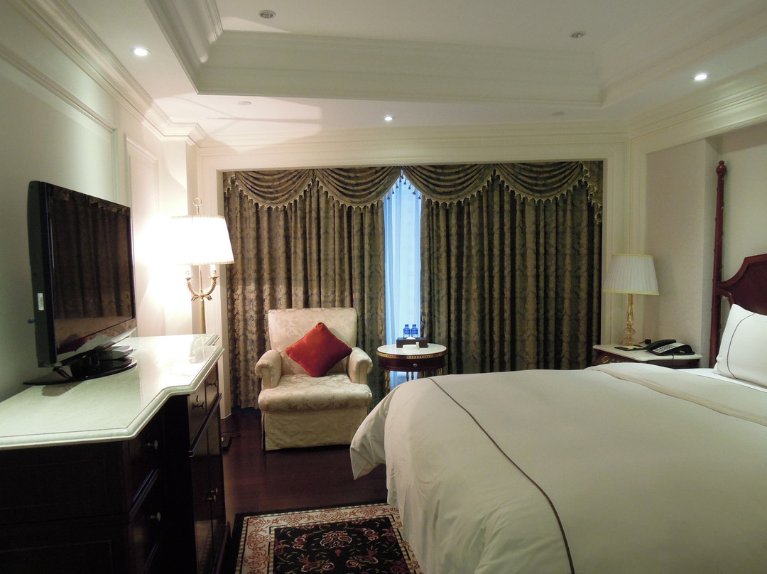 熹龙国际大酒店主图