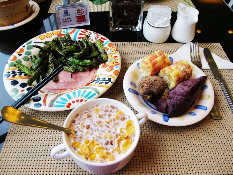 君亭湖滨酒店主图