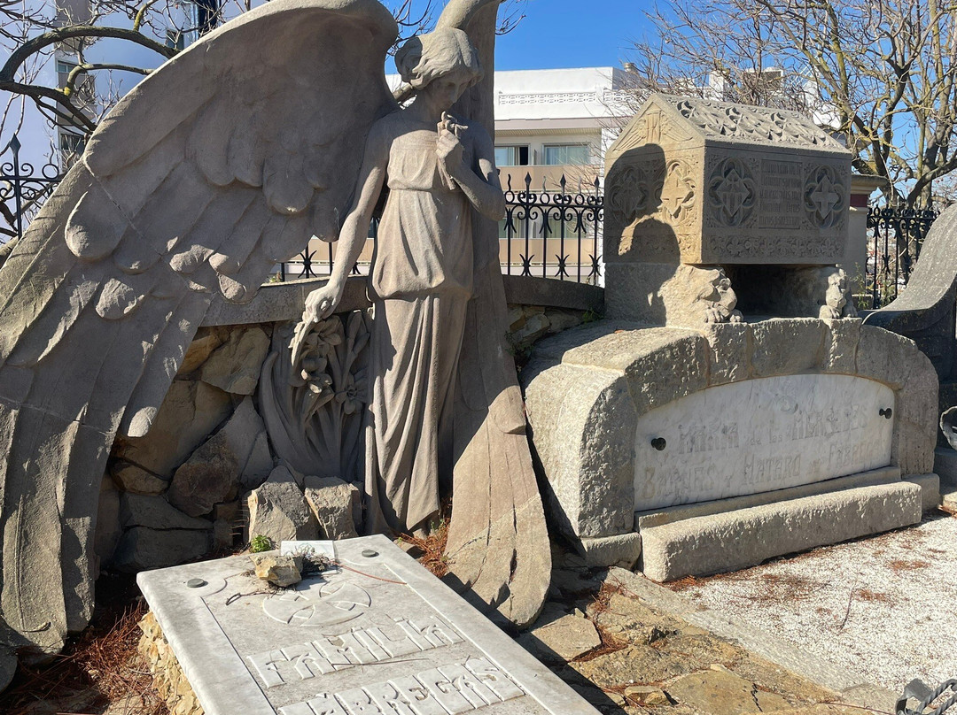 Modernist Cemetery景点图片
