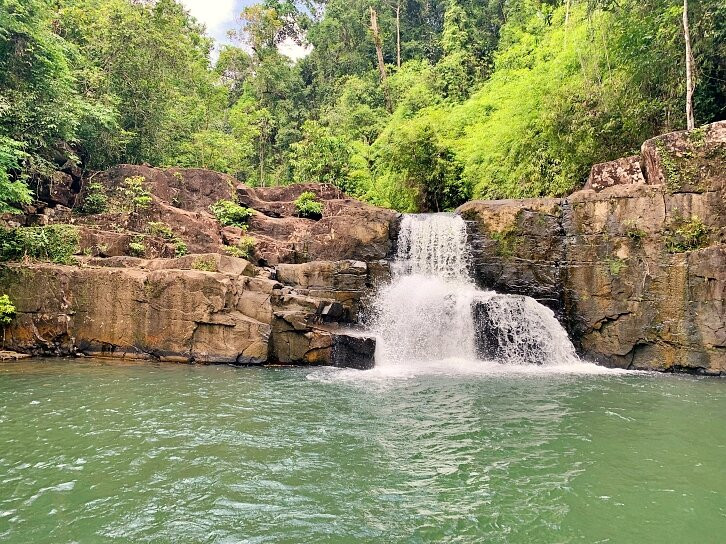 Khlong Yai Kee Waterfalls景点图片