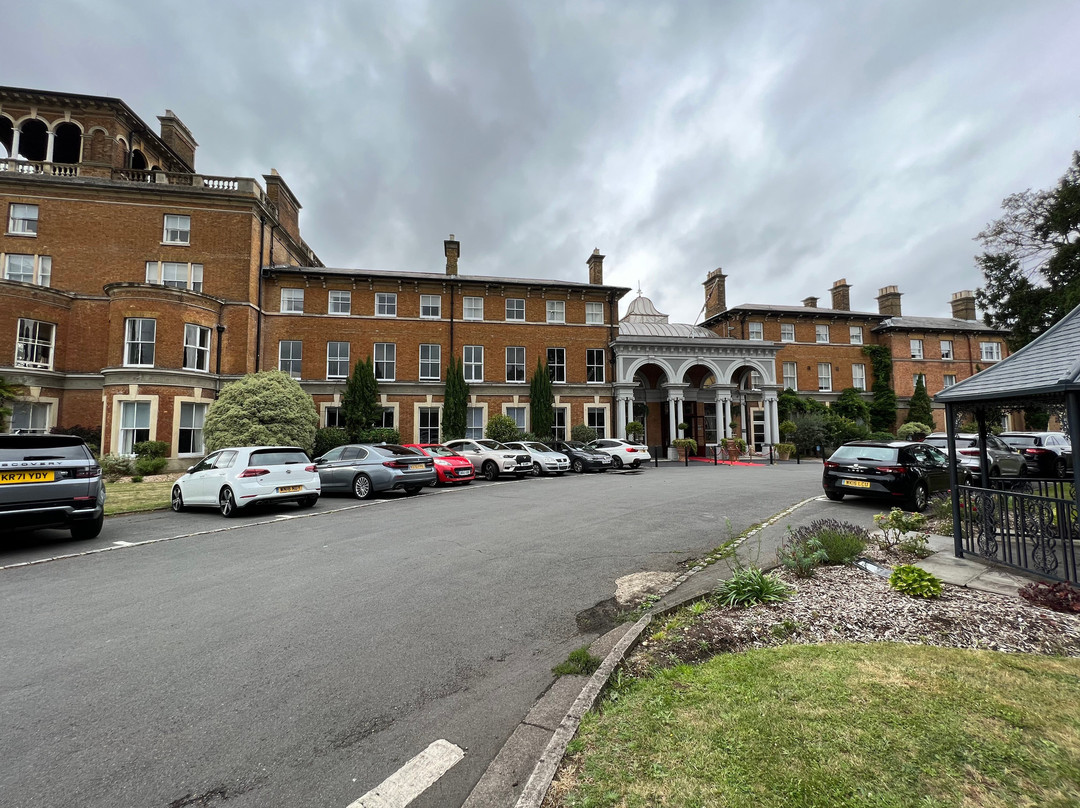 Oatlands Park Hotel主图