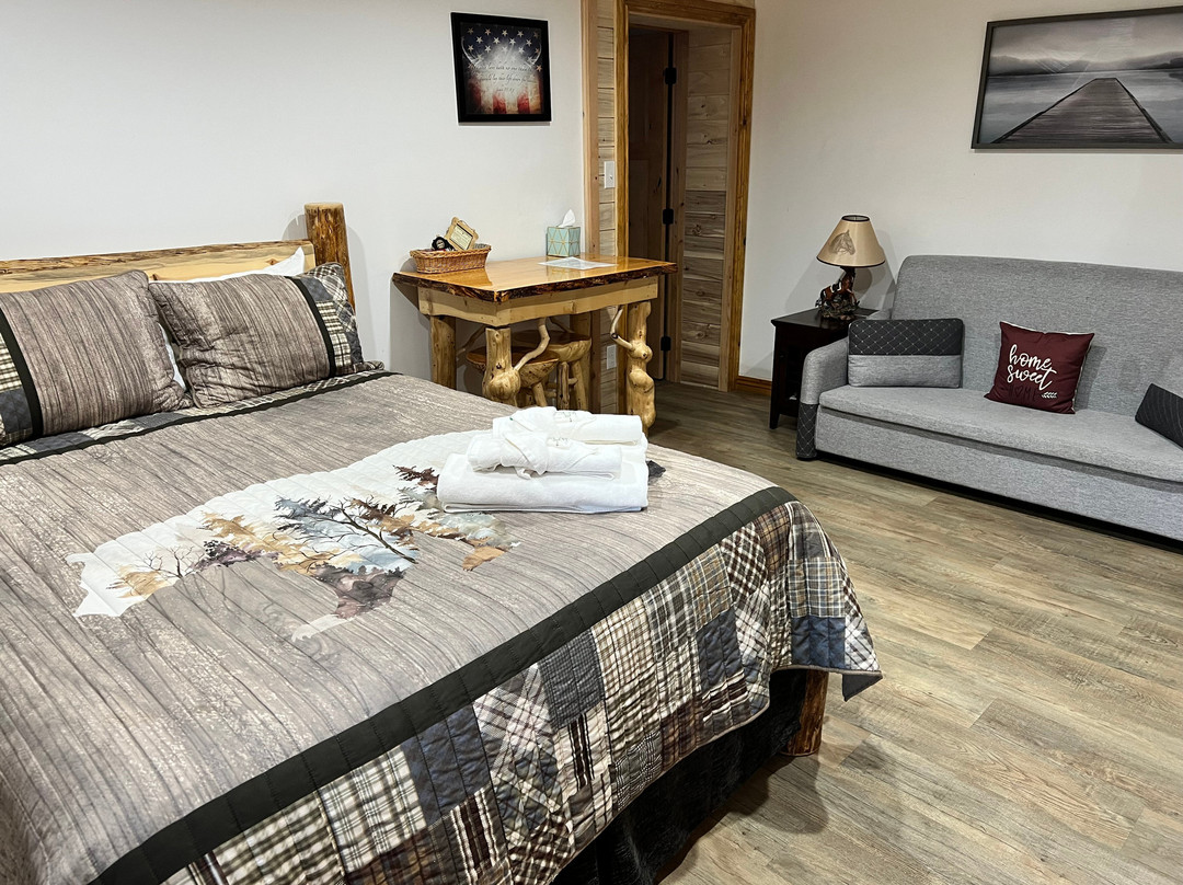 Alaska Knotty Pine B&B主图