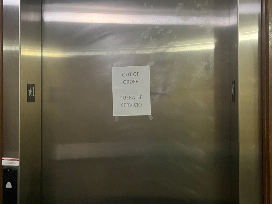 Charenton酒店住宿-新伊比利亚烛木套房酒店