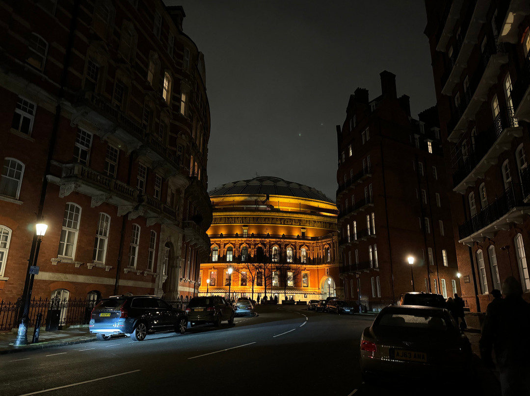 皇家艾尔伯特音乐厅太阳马戏团表演景点图片