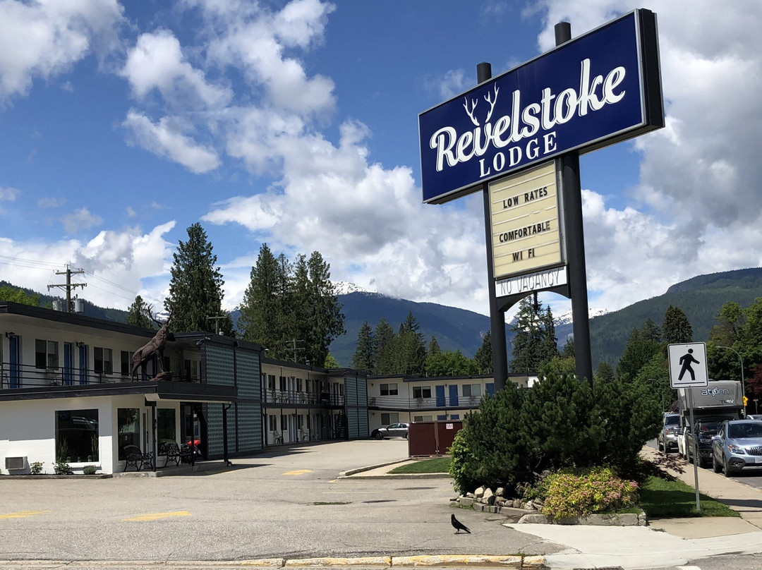 雷夫尔斯托克旅馆主图