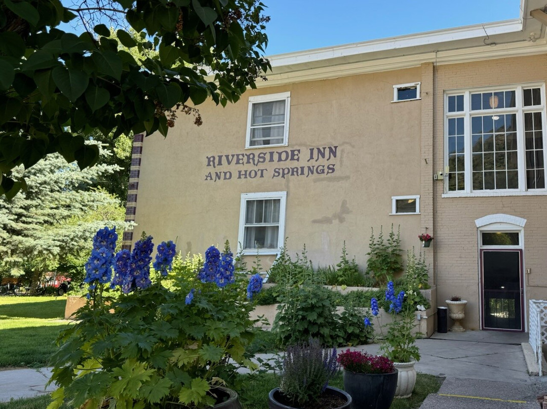 Riverside Hot Springs Inn & Spa主图