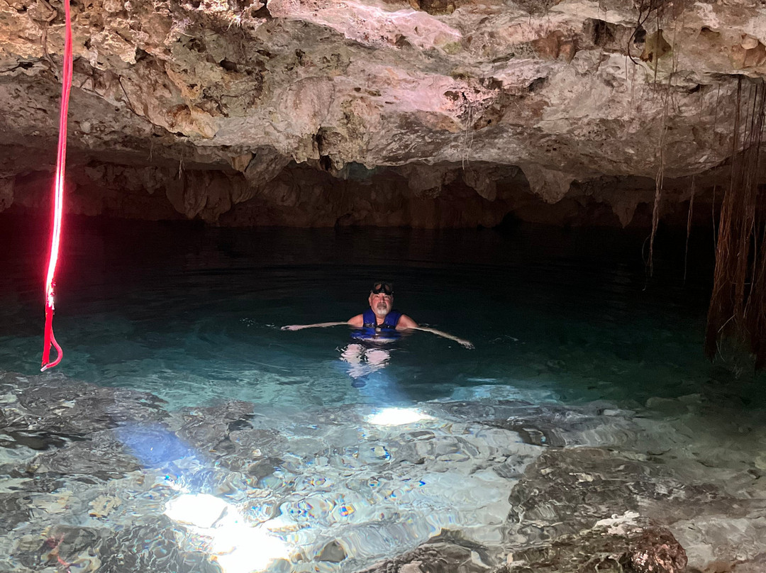 Parque De Cenotes Yax-Muul景点图片