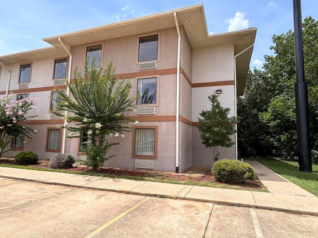 Hotel Pearl Jackson Airport主图