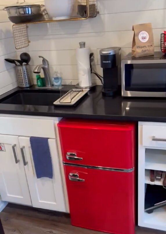 Happy Goat Retreat主图