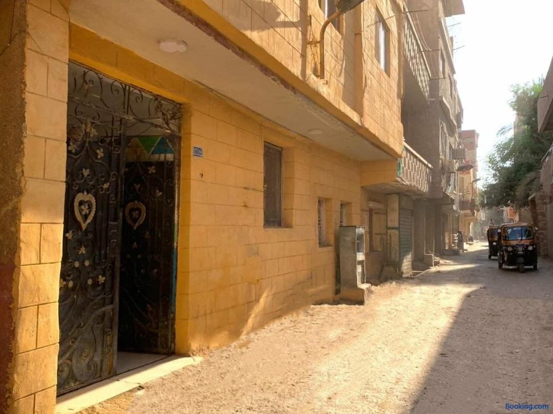 Jana Pyramids View in 3