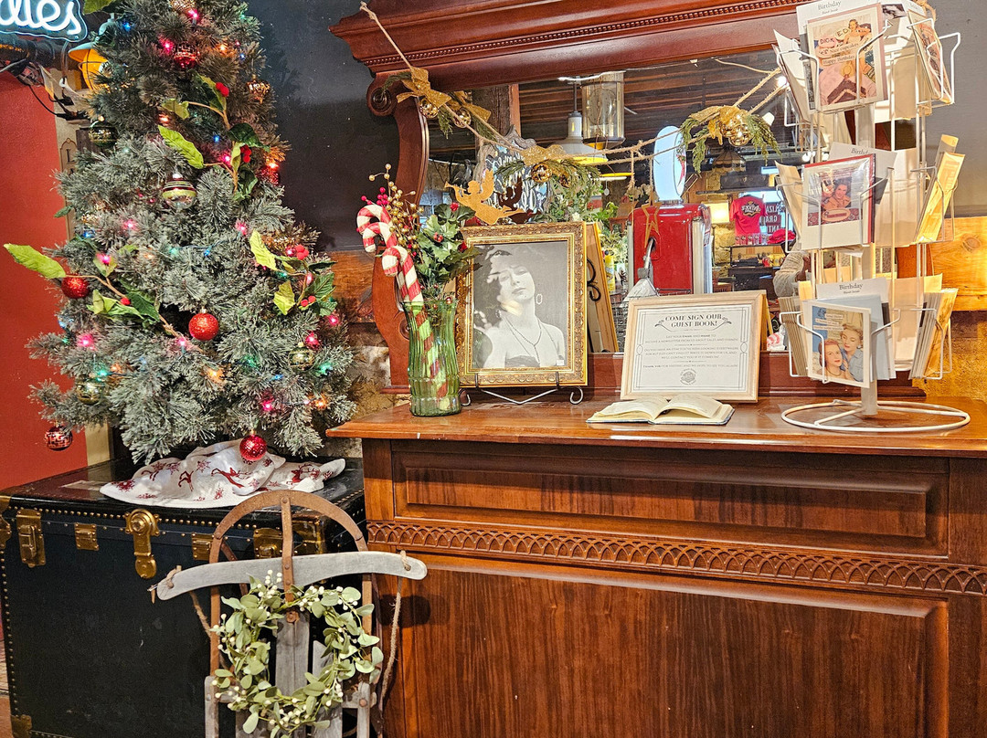 Elizabeth's Grand Antique Co.-Elizabeth必去景点