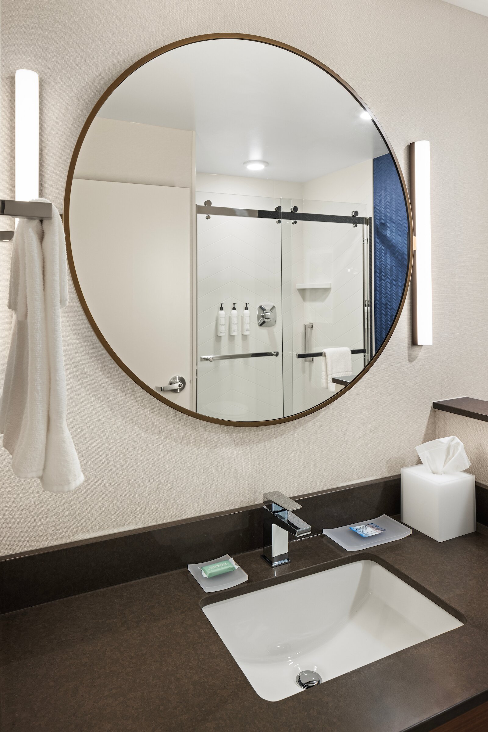 Fairfield by Marriott Inn & Suites Cedar Rapids North-浴室