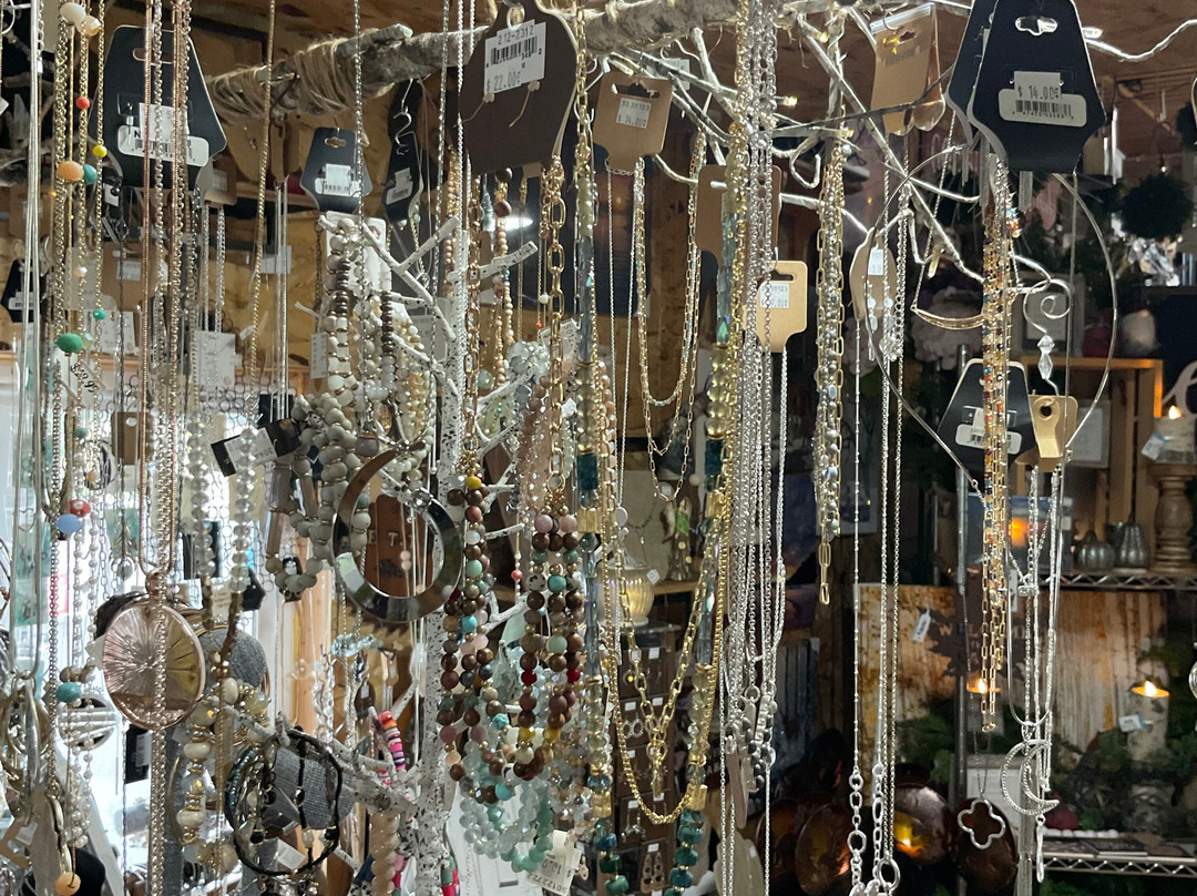 A Unique Boutique Llc - Gift Shop-Marion必去景点