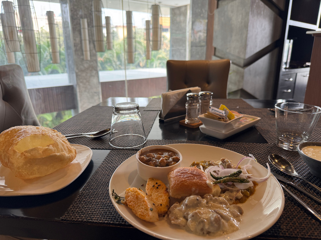 Hotel Saffron Crest主图