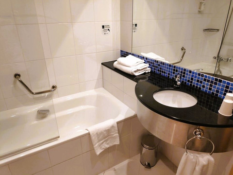 马德里机场T1 T2 T3航站楼B&B酒店主图