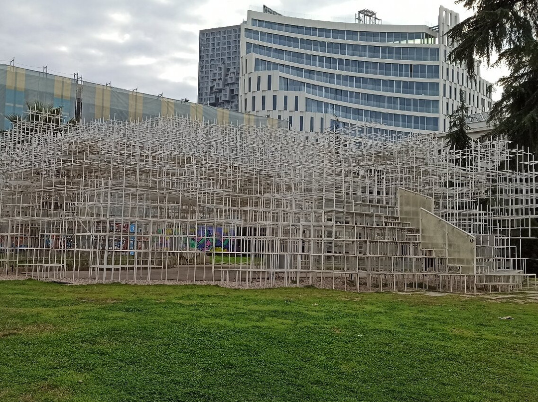 Reja "The Cloud"-地拉那必去景点