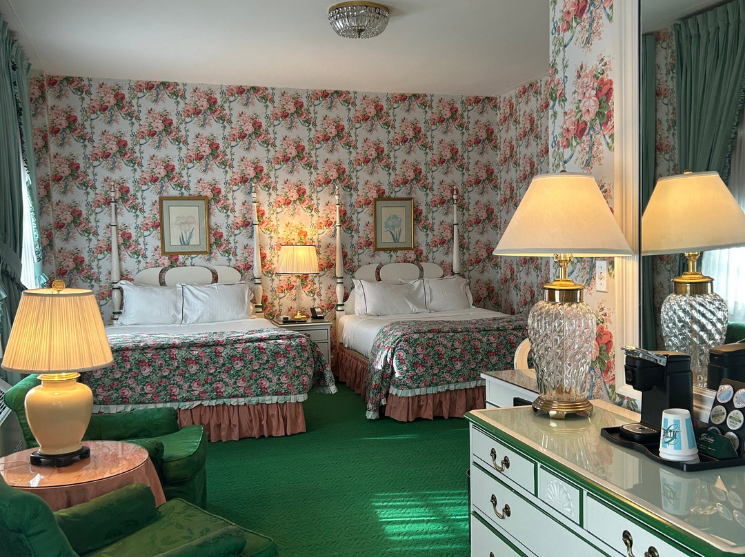 The Greenbrier主图