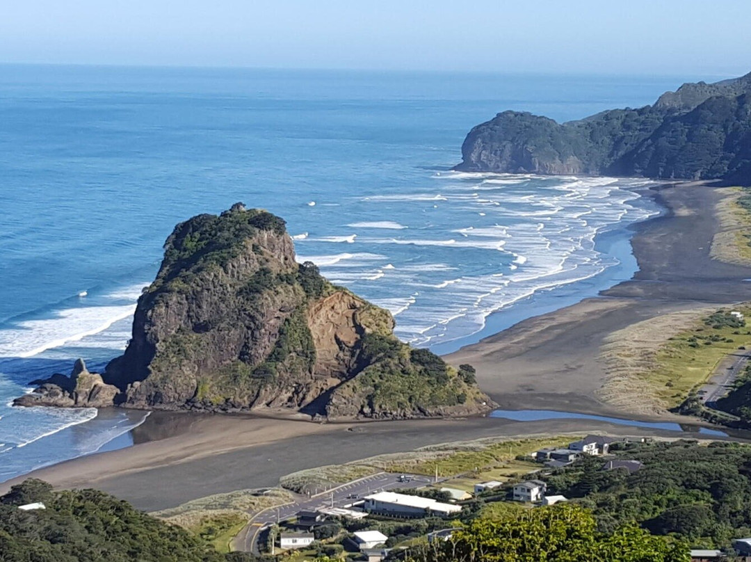 Black sand PIHA BEACH, Maori Carvings, Water Falls WEST AUCKLAND