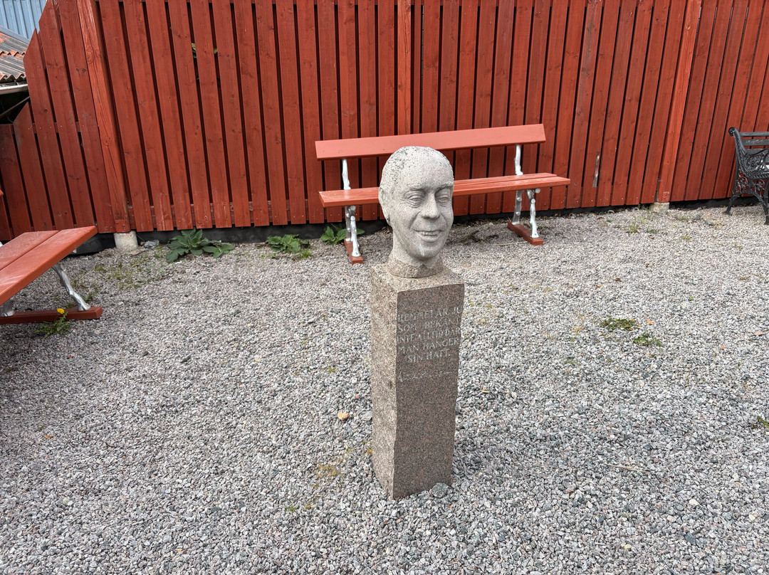 Statyn ''gösta Bernhard''